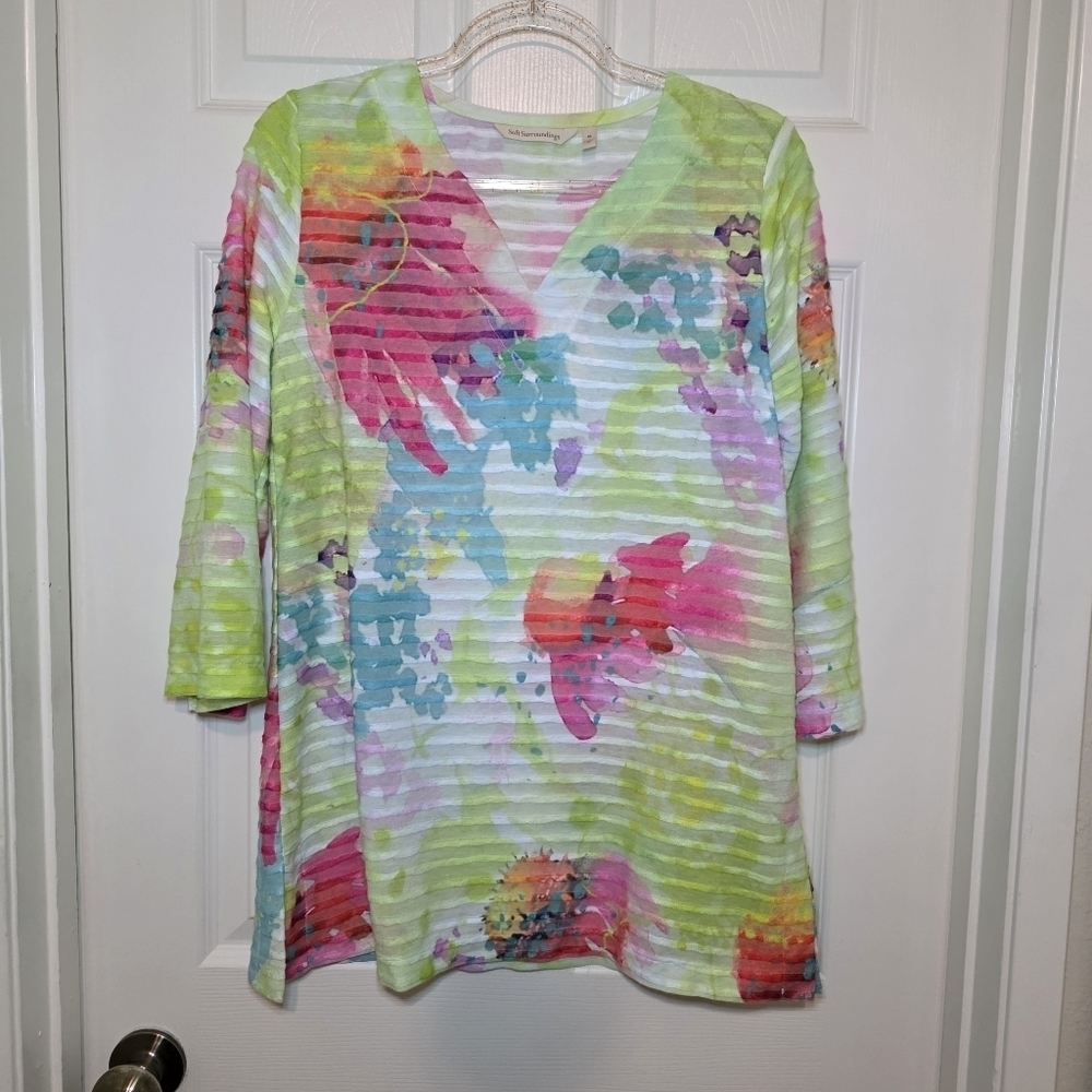 Soft Surroundings White Floral Textured Top Size Medium V-Neck 3/4 Sleeves